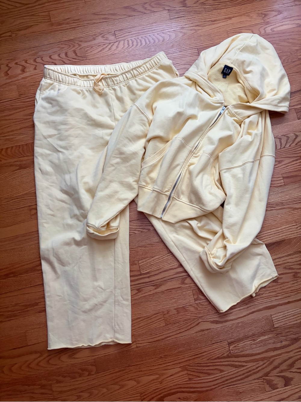 GAP Women's Pale Yellow Zip-Up Crew Sweater and sweatpants